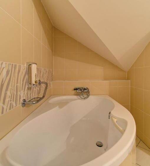 اتاق سوپریور, U Pramenu