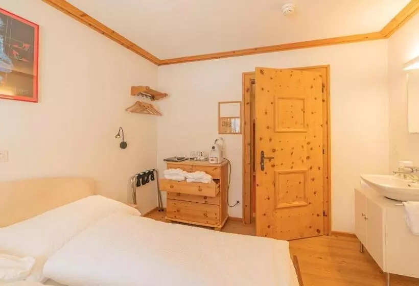 浴室共有のエコノミールーム, Gasthaus & Hotel Berninahaus