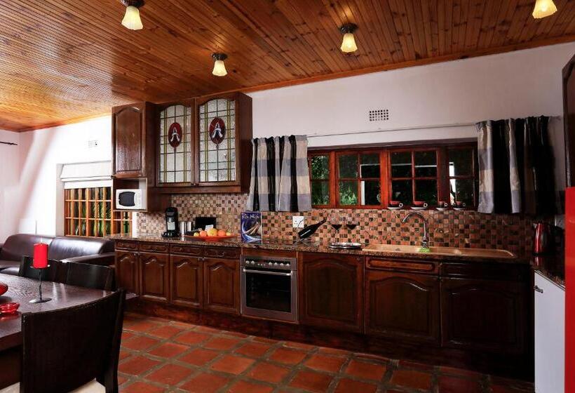 套房带泳池景, Orange Ville Lodge & Guesthouse