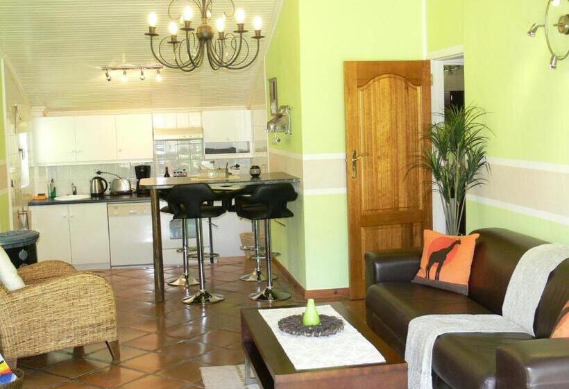 Люкс Вид на Сад, Orange Ville Lodge & Guesthouse