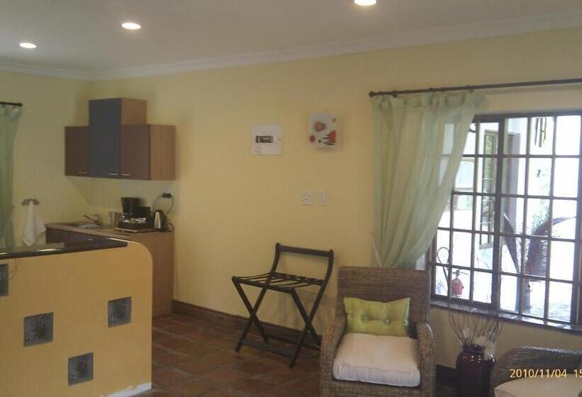 带泳池观景的豪华房, Orange Ville Lodge & Guesthouse