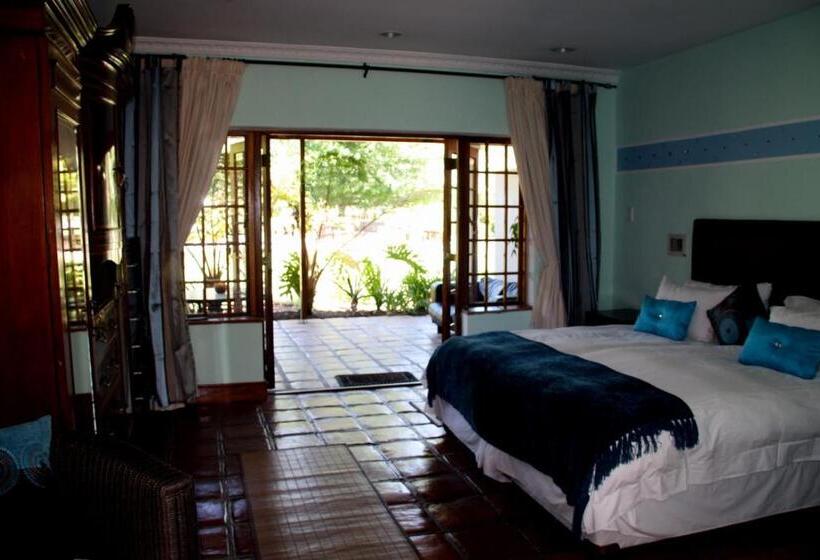 带泳池观景的豪华房, Orange Ville Lodge & Guesthouse