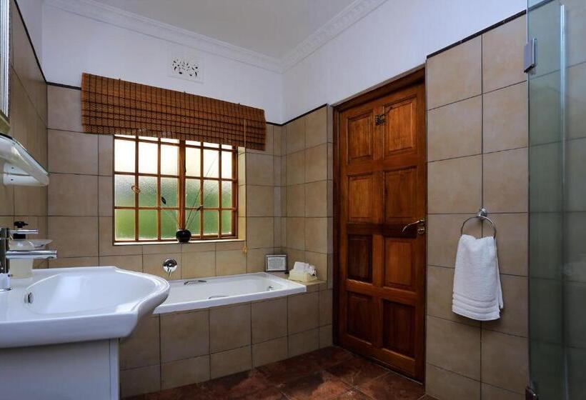 Номер Superior Вид на Бассейн, Orange Ville Lodge & Guesthouse