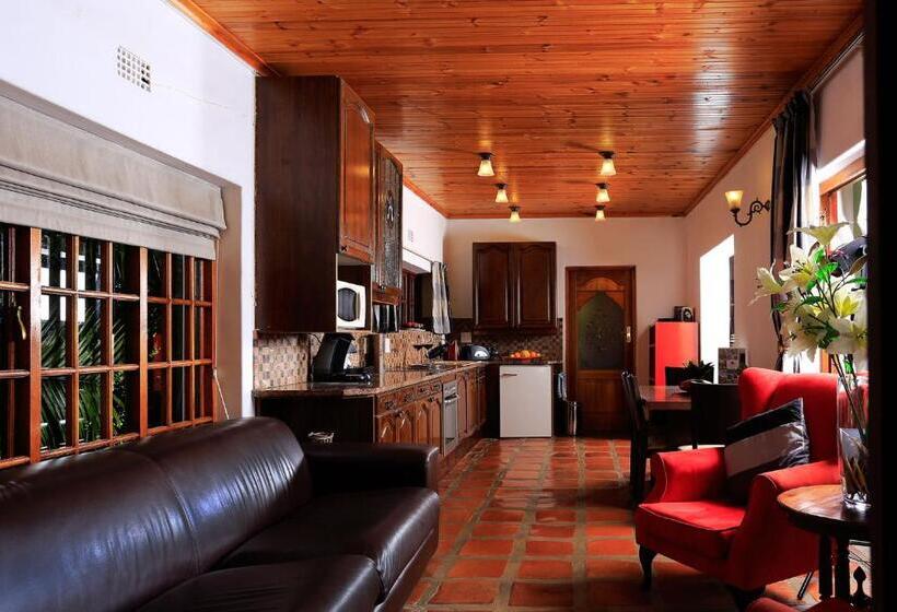 套房带泳池景, Orange Ville Lodge & Guesthouse