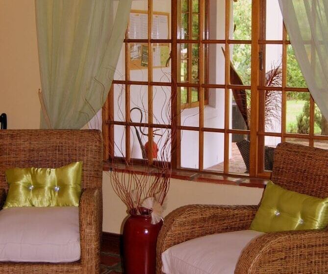 带泳池观景的豪华房, Orange Ville Lodge & Guesthouse