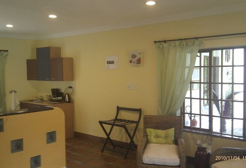 带泳池观景的豪华房, Orange Ville Lodge & Guesthouse