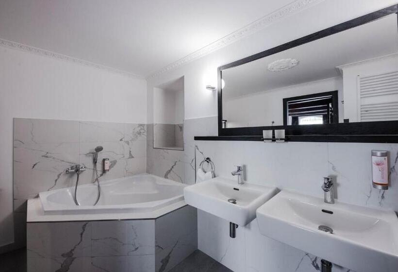 اتاق لوکس, Villa Conti