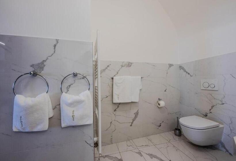 اتاق لوکس, Villa Conti