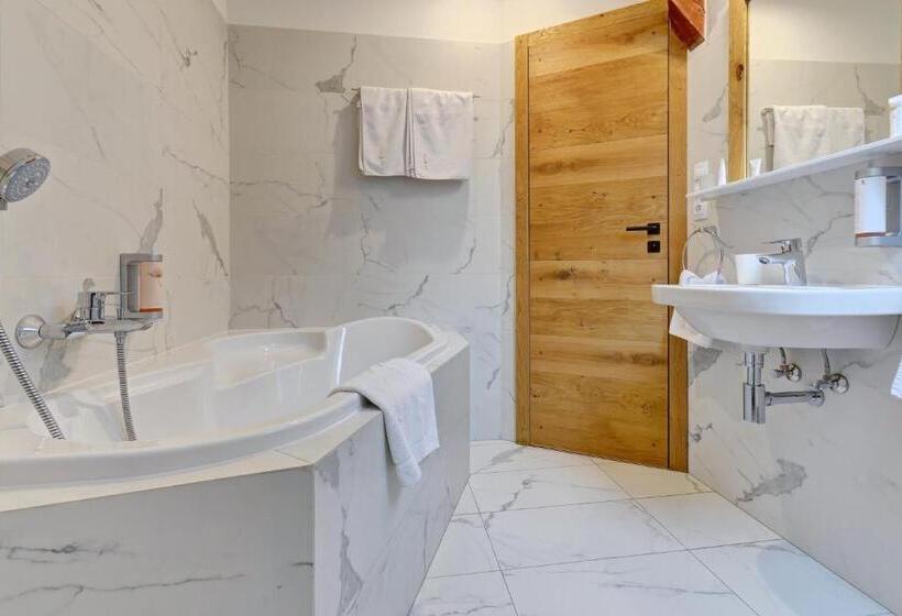 اتاق سوپریور, Villa Conti