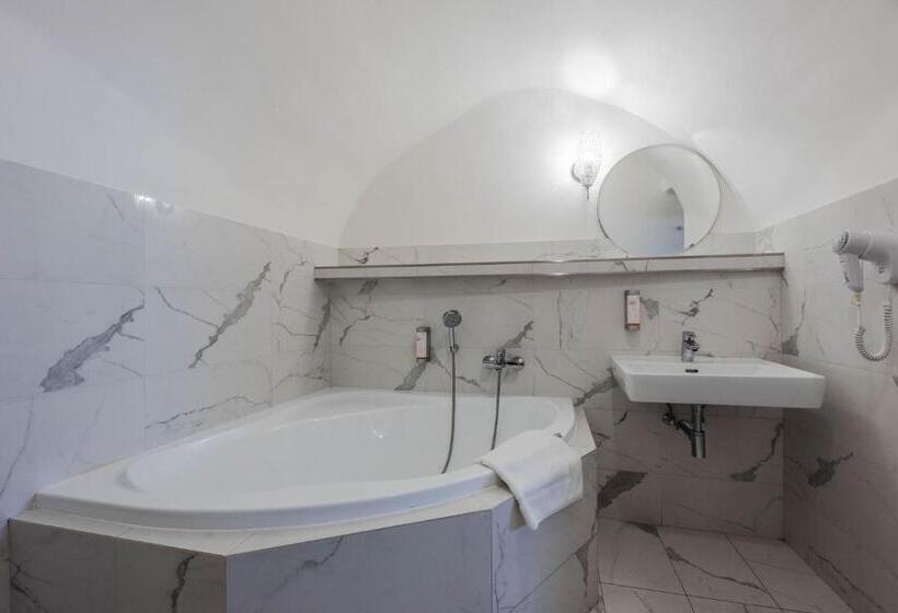 اتاق لوکس, Villa Conti