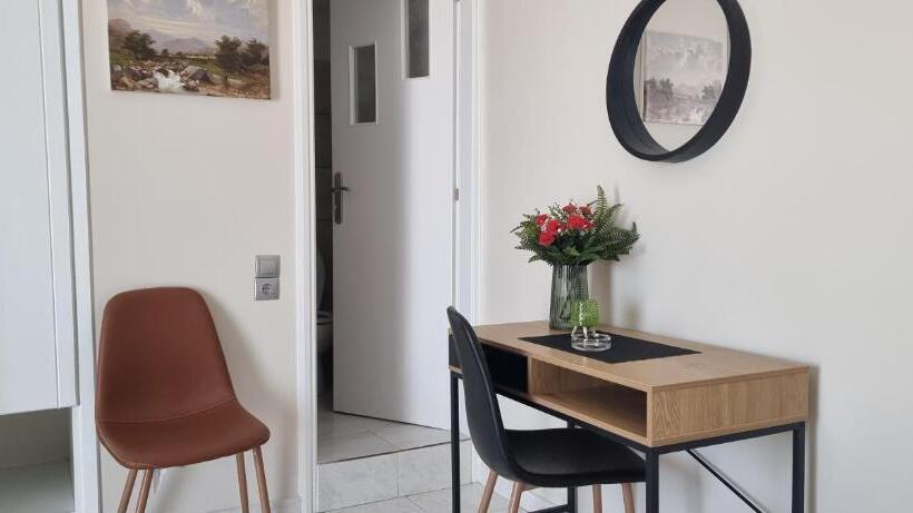 اتاق استاندارد با بالکن, Secret Garden