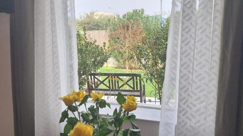 اتاق استاندارد با چشمانداز استخر, Secret Garden