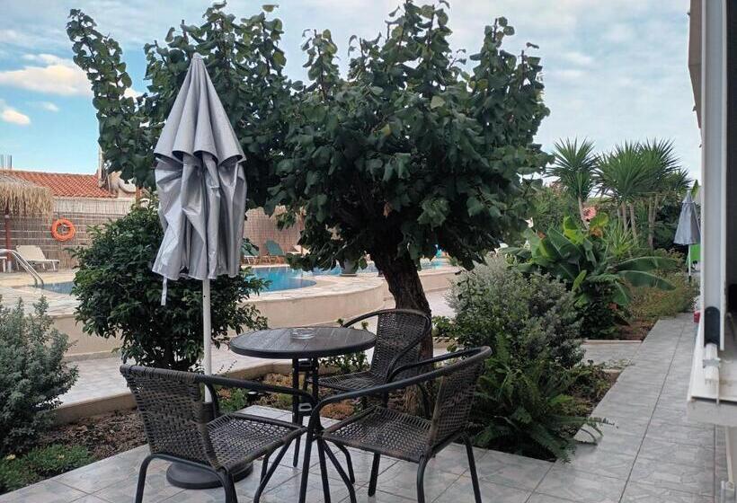 اتاق استاندارد, Secret Garden