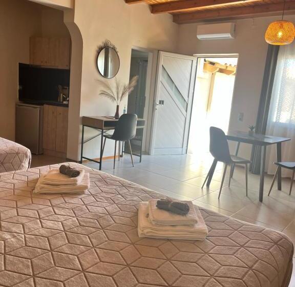 اتاق راحتی سه تخته, Secret Garden