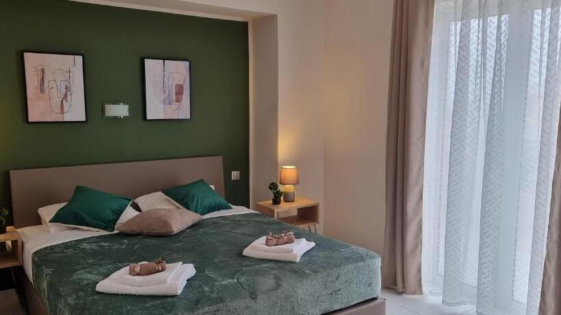 اتاق لوکس, Secret Garden