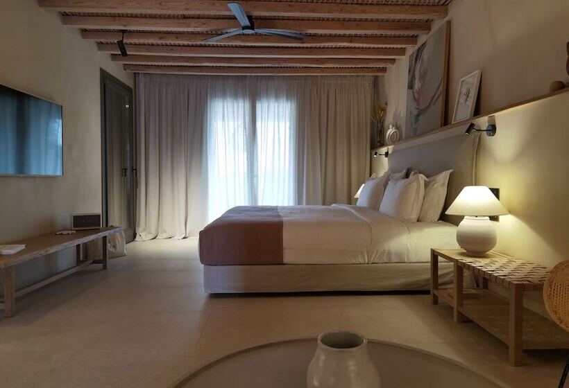 جناح جونيور مطلّ علي البحر, Nos Hotel & Villas