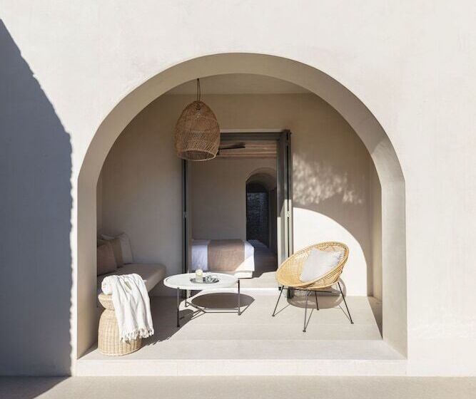 جناح جونيور مطلّ علي البحر, Nos Hotel & Villas