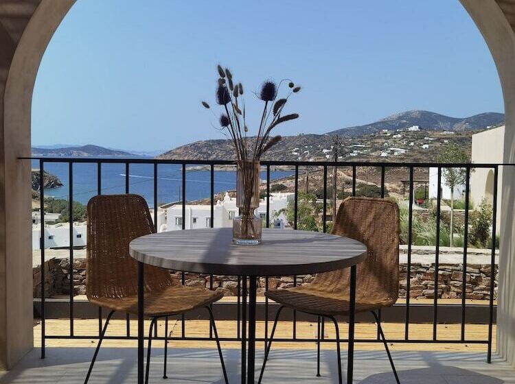 جناح جونيور مطلّ علي البحر, Nos Hotel & Villas