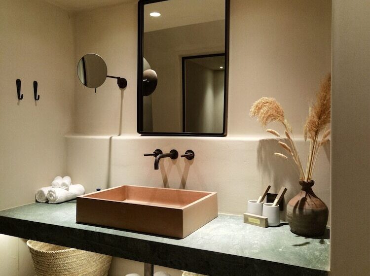 جناح جونيور مطلّ علي البحر, Nos Hotel & Villas