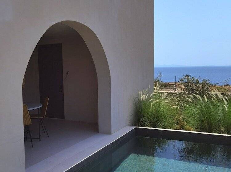 جناح جونيور مطلّ علي البحر, Nos Hotel & Villas