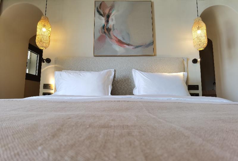 جناح جونيور مطلّ علي البحر, Nos Hotel & Villas