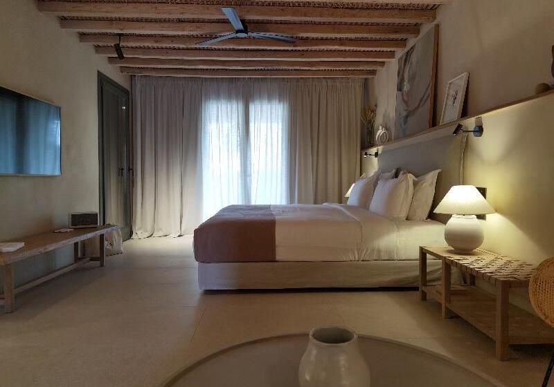 جناح جونيور مطلّ علي البحر, Nos Hotel & Villas