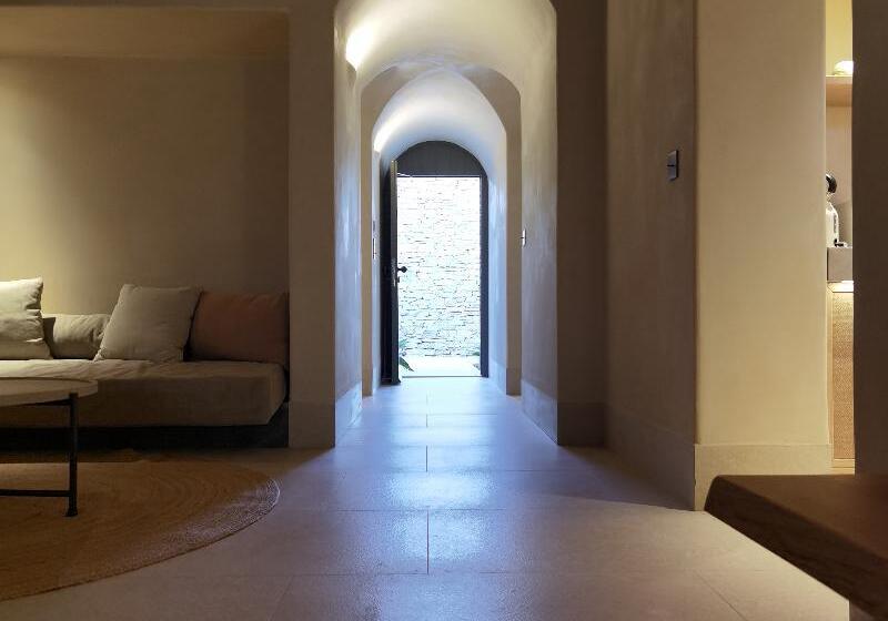 جناح جونيور مطلّ علي البحر, Nos Hotel & Villas