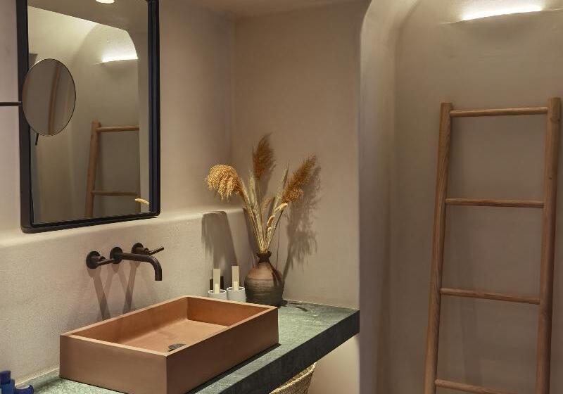 جناح جونيور مطلّ علي البحر, Nos Hotel & Villas