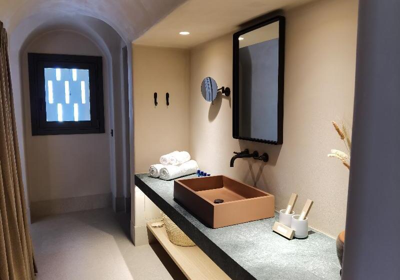 جناح جونيور مطلّ علي البحر, Nos Hotel & Villas