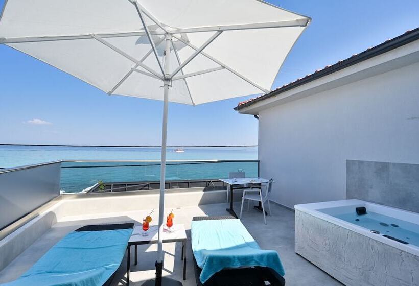 סוויטת ג'וניור נוף לים, Emily S Luxury Suites