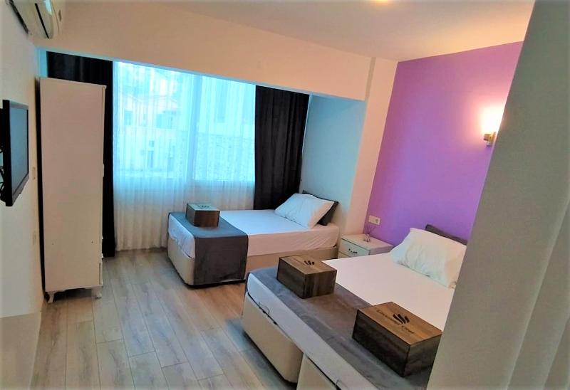 חדר משפחתי, Lavender Otel