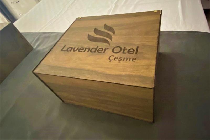 חדר משפחתי, Lavender Otel