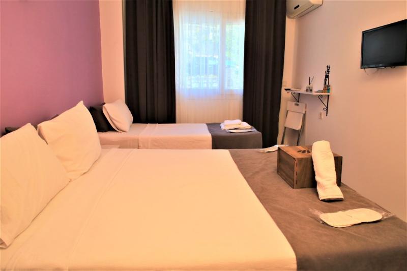 חדר משפחתי, Lavender Otel