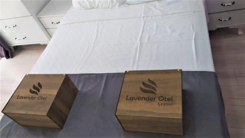 חדר משפחתי, Lavender Otel