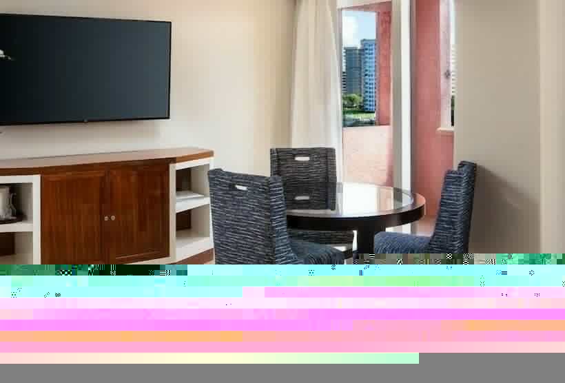 جناح جونيور, Yacht Club At The Boca Raton Resort