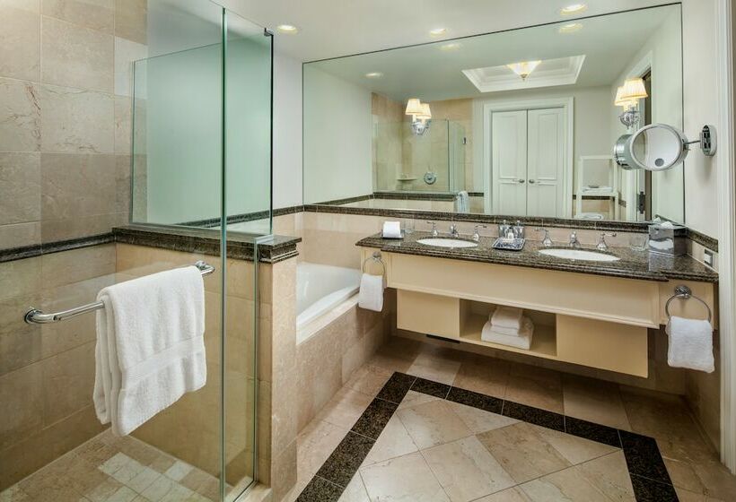 جناح جونيور, Yacht Club At The Boca Raton Resort