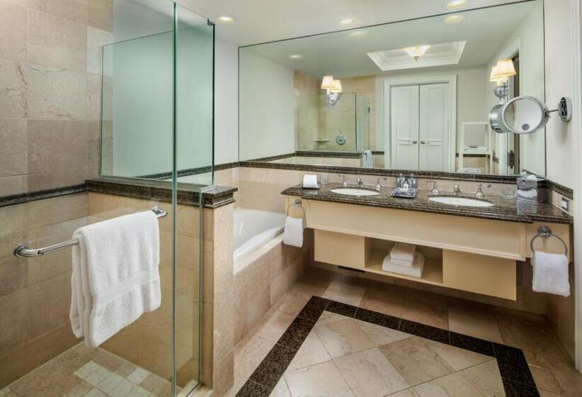 جناح جونيور, Yacht Club At The Boca Raton Resort