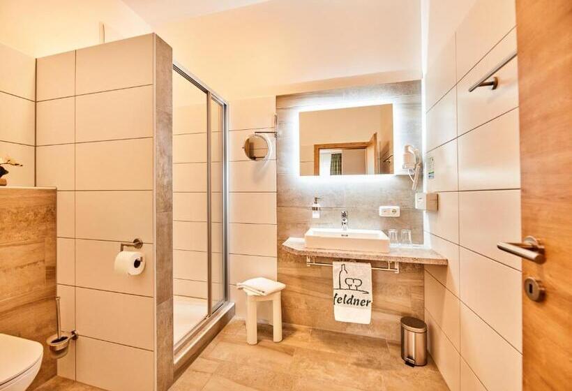 标准单人间, Leonfeldner Hof