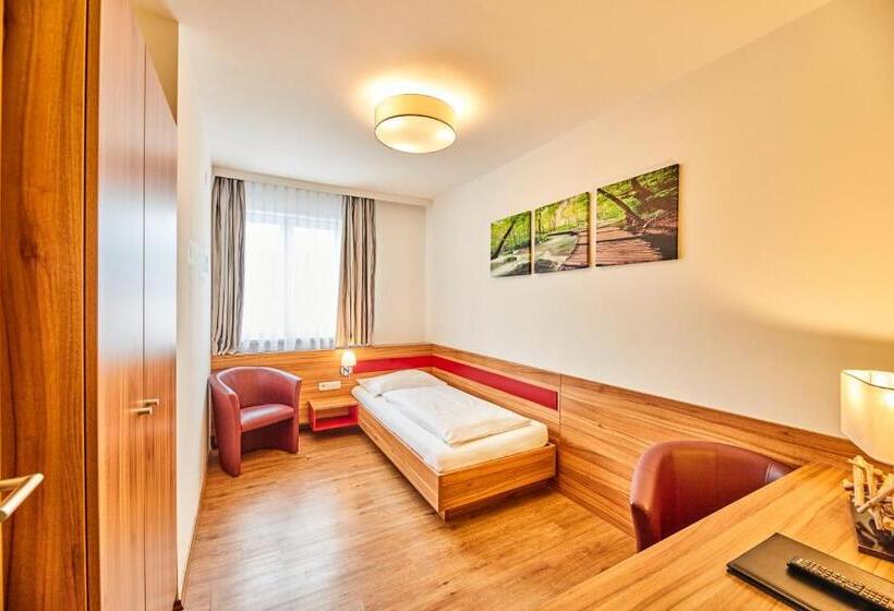 标准单人间, Leonfeldner Hof