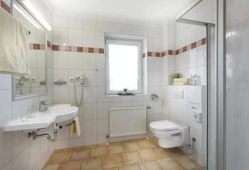 Perhehuone, Lohninger Schober