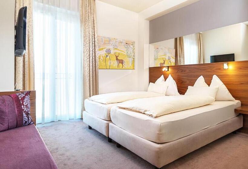 חדר סטנדרט לשלושה, Römerstube