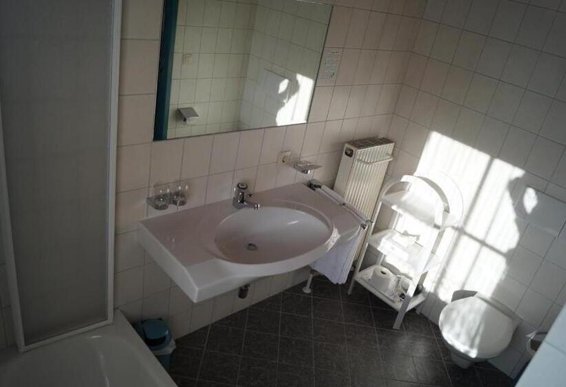 غرفة قياسية ثلاثية, Sonne