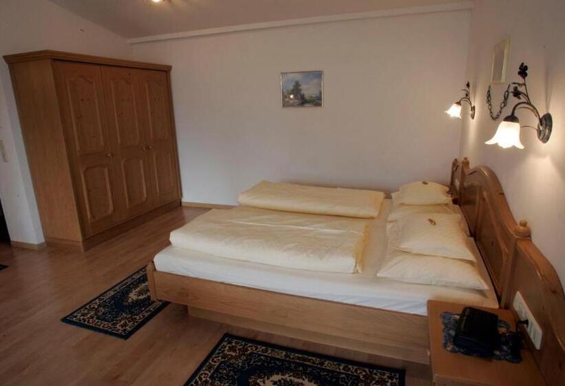 جناح جونيور, Sonne