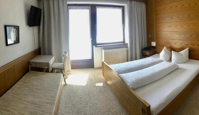 اتاق استاندارد سه نفره, Zirbenhof