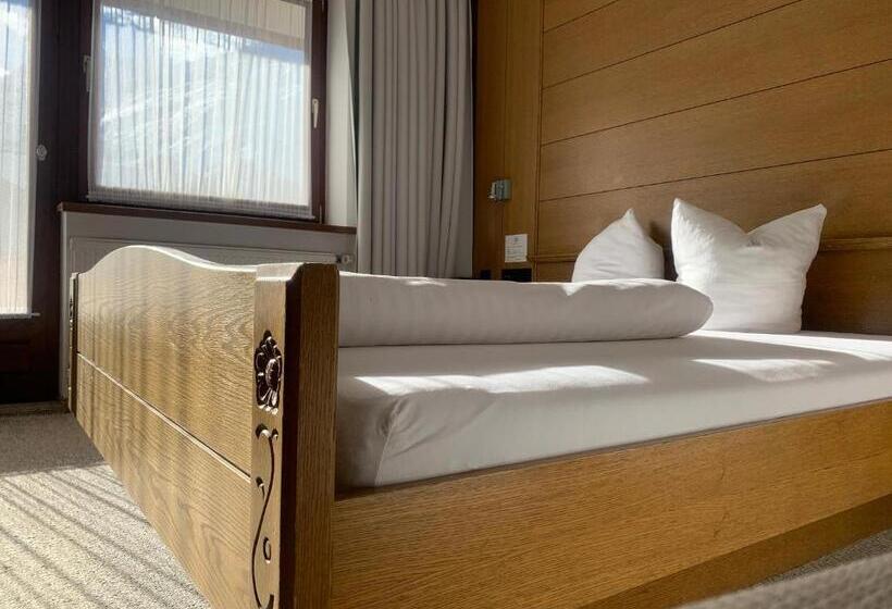 اتاق استاندارد سه نفره, Zirbenhof