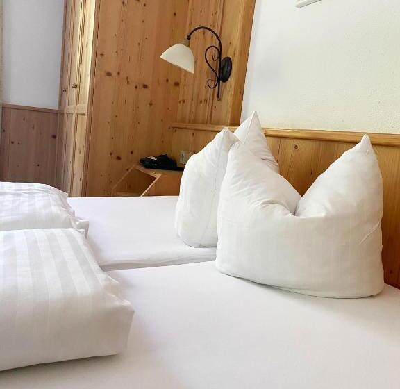 اتاق خانوادگی, Zirbenhof