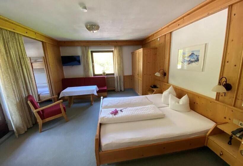 اتاق خانوادگی, Zirbenhof