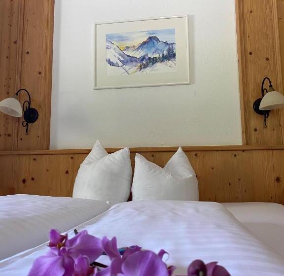 اتاق خانوادگی, Zirbenhof