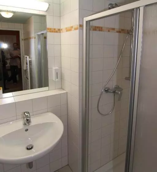 スタンダード４人部屋, Jufa Hotel St Michael Im Lungau