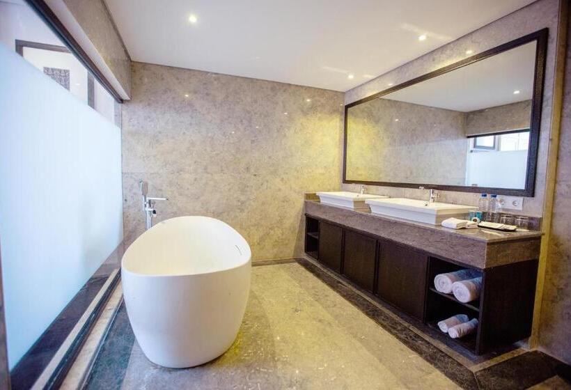 스위트 킹사이즈 침대, Suni Hotel And Convention Abepura Managed By Parkside